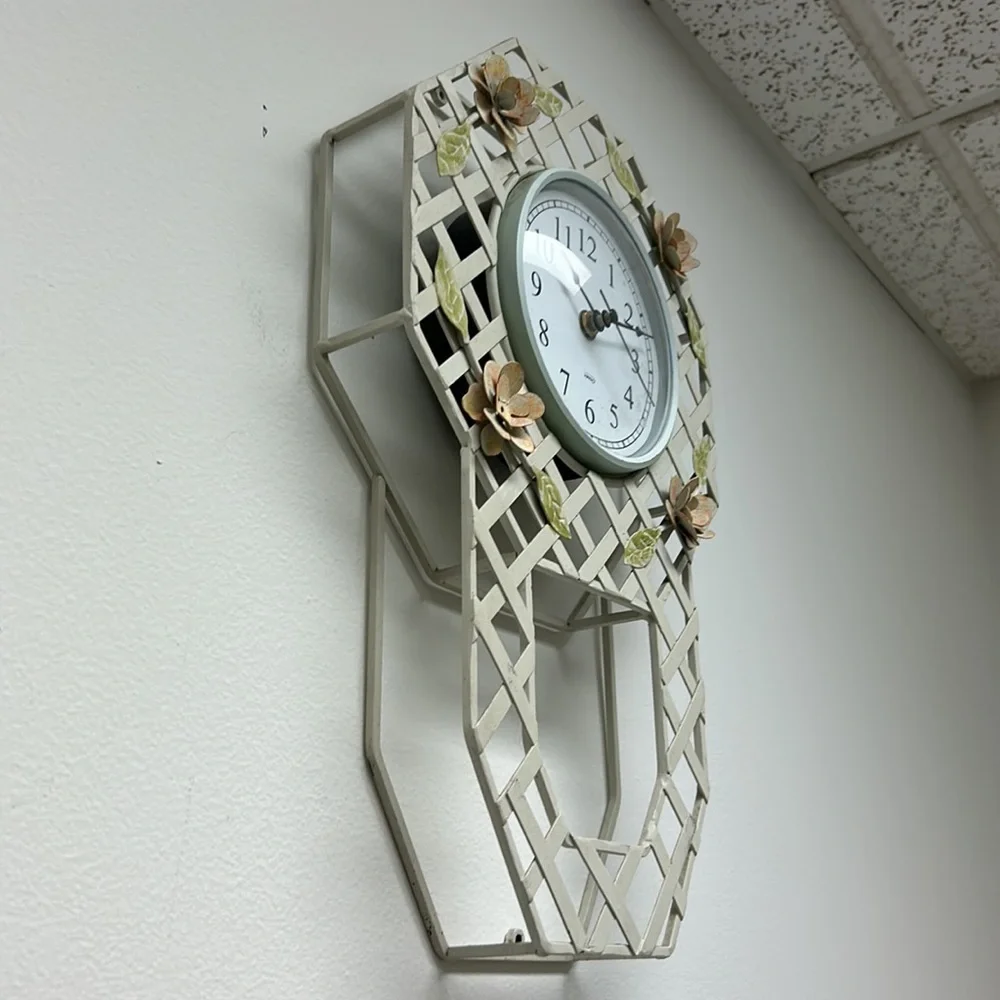 Vintage Kirch | Wall‎ Clock White/3D Floral Appliqué Metal Lattice